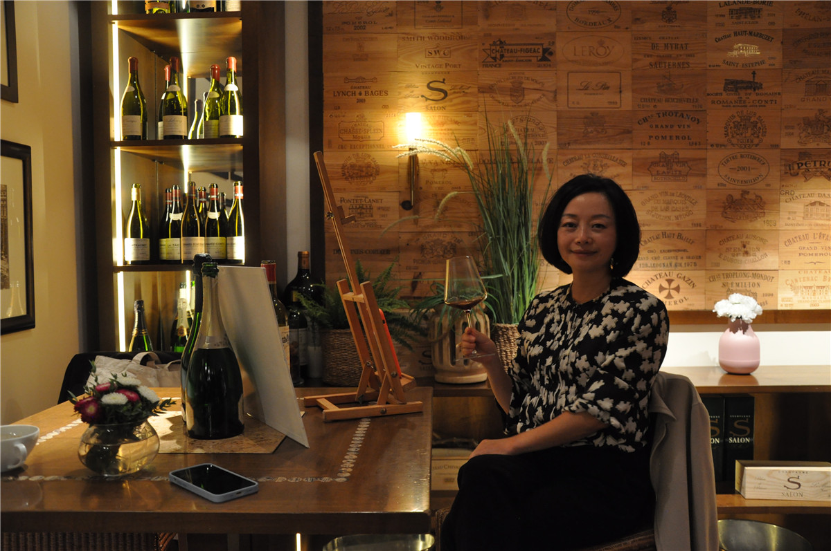 10月4号 愛醇在(zài)巴黎著名酒窖Les caves Legrand 直播品嘗1982年凱隆世家